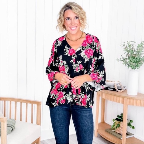 Emily Wonder Women's Black Floral Top size small - Picture 1 of 8